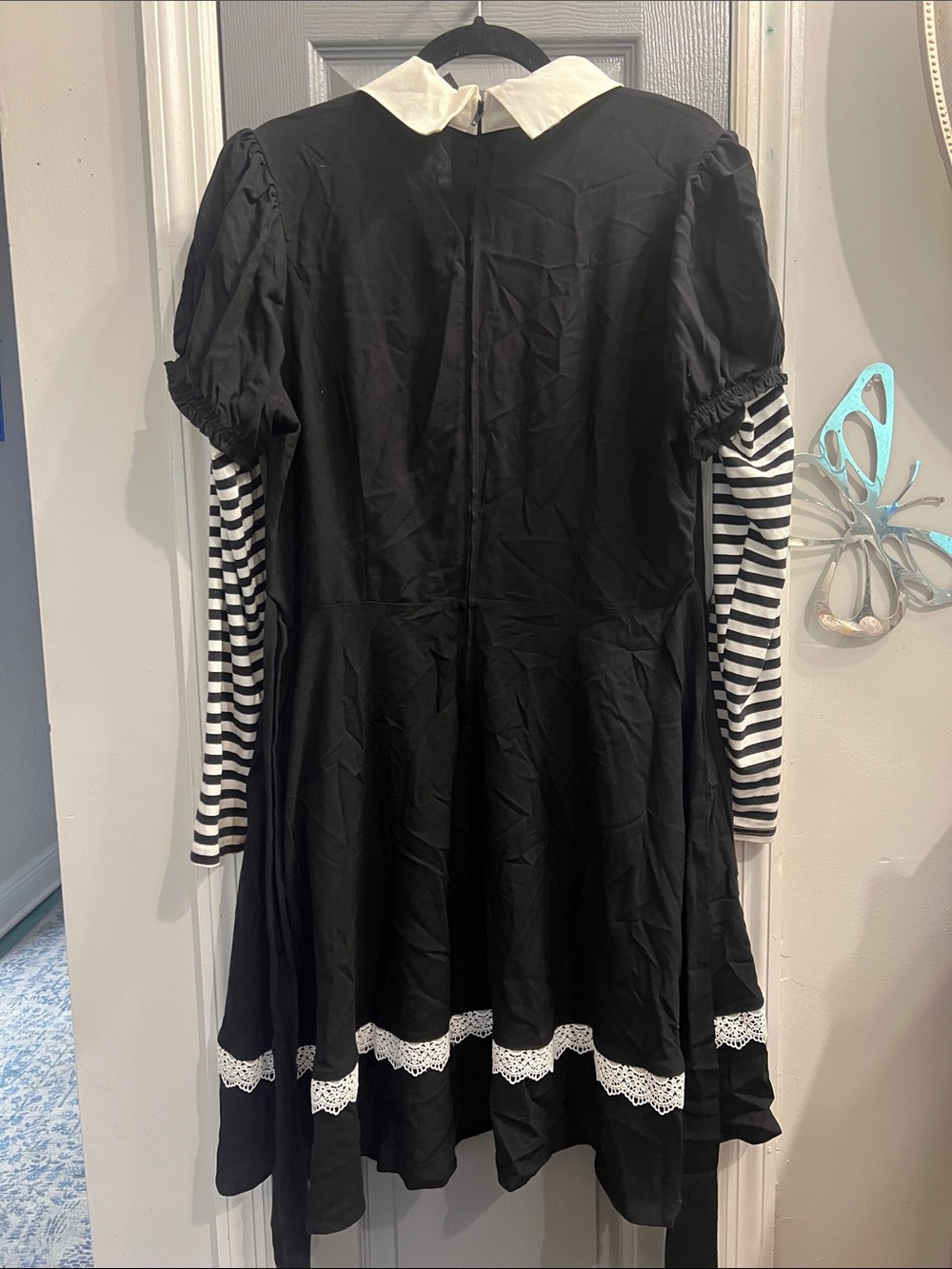 Black and White Contrast Midi Dress with Lace Trim - Picture 7 of 8